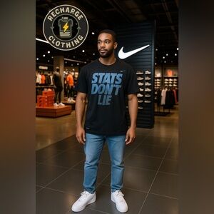 Nike Men's Black Graphic T-Shirt